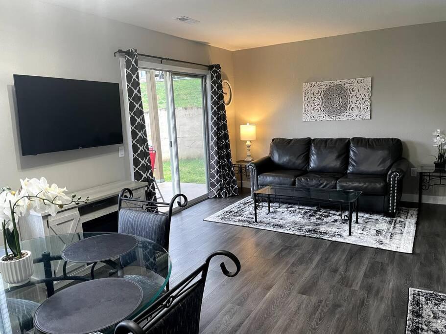 New Remodeled Luxury Condo By The Lake, No Stairs! Branson Luaran gambar