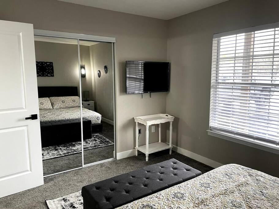 New Remodeled Luxury Condo By The Lake, No Stairs! Branson Luaran gambar